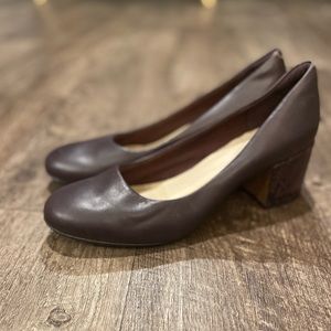 NEW Clarks somerset Women’s shoes round tow snake skin heel leather size 9 1/2